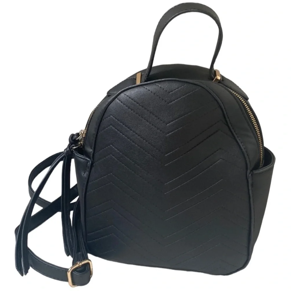Faux leather | Black | Medium Size | Gold hardware | Backpack